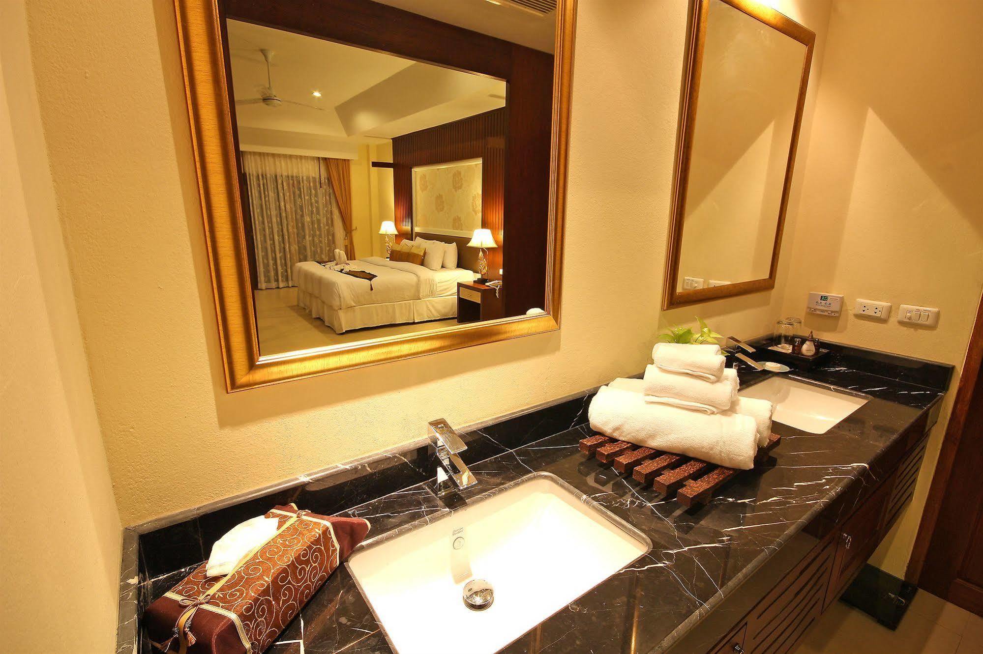 Thai Thani Pool Villa Resort Pantai Jomtien Luaran gambar